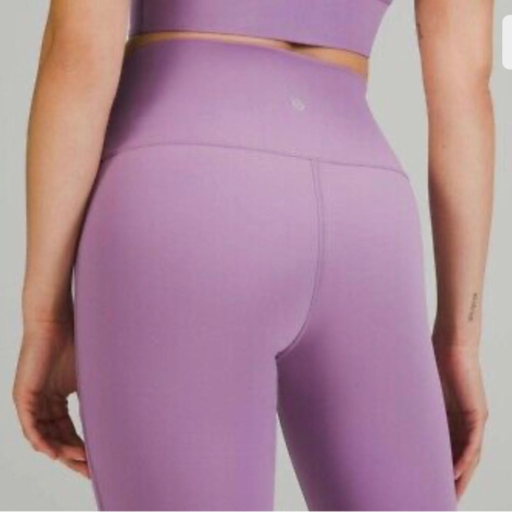 Nwot rare color Lululemon Wunder under leggings 💜